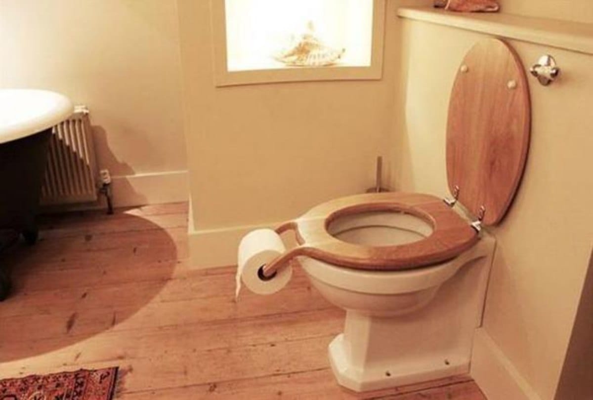 After marriage bride and groom can not use toilet for three days