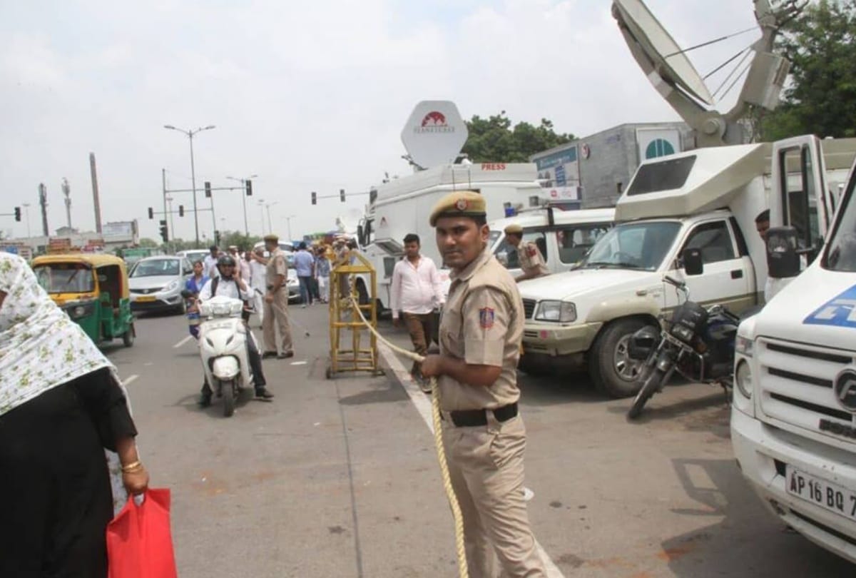 As vip movement increase in aiims as atal bihari vajpayee is critical traffic police issues alert