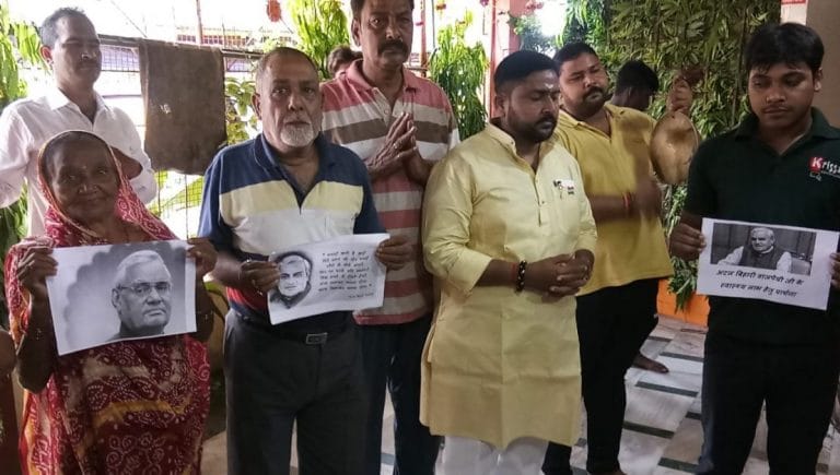 Atal bihari vajpayee latest news: Worship in temple of kashi for vajpayee ji health