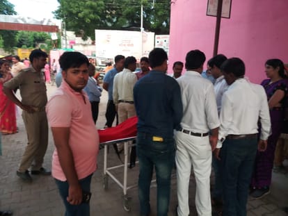 Two lekhpal from Bhadohi killed in road accident at mirzapur