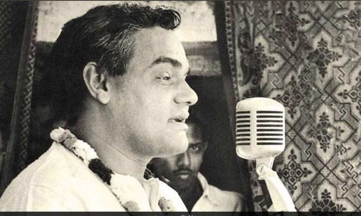 Atal bihari vajpayee caaled stage like machaan