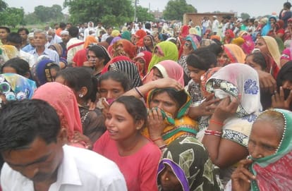last rites performed of firozabad men who found dead in Chhattisgarh