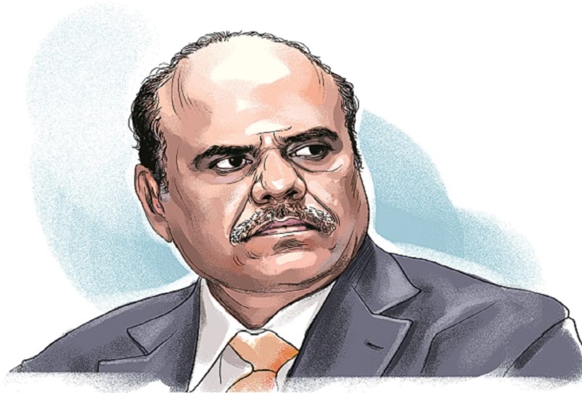 justice karnan refuse to vacate govt. residence