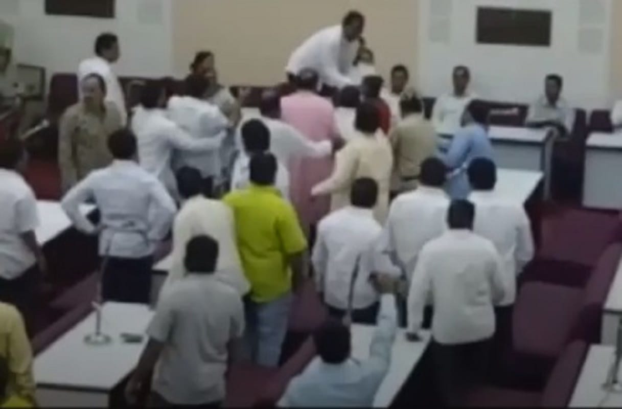 aurangabad aimim corporator syed matin beaten up by BJP men at atal bihari vajpayee tribute ceremony