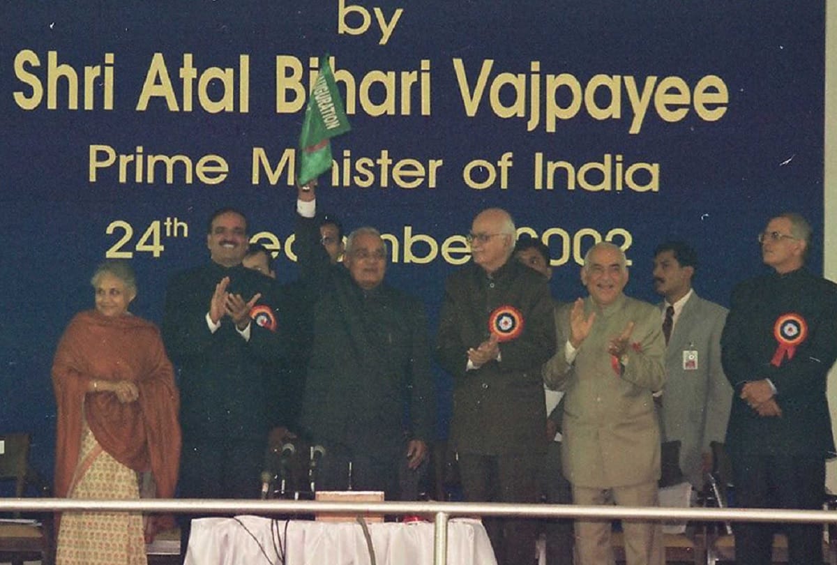 Delhi Metro first ever corridor was opened by Vajpayee