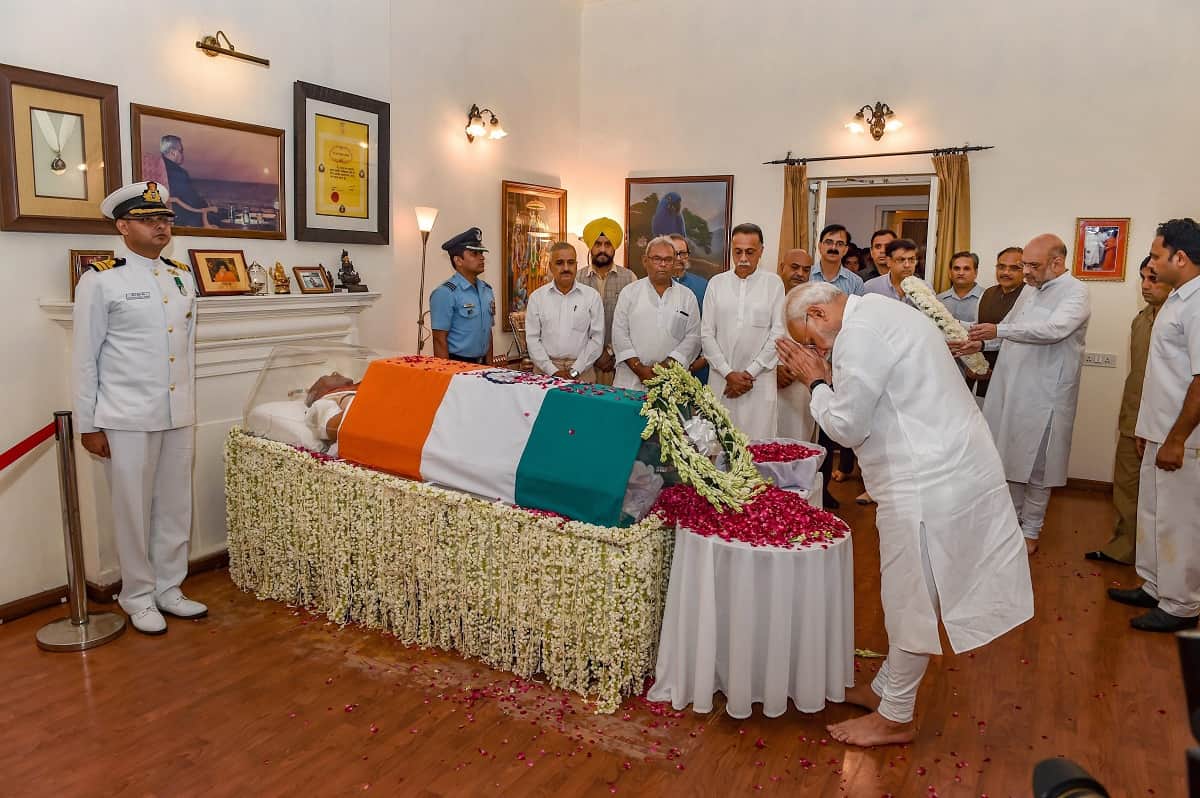 Shah rukh Khan expressed his Mourning on Atal Bihari Vajpayee demise