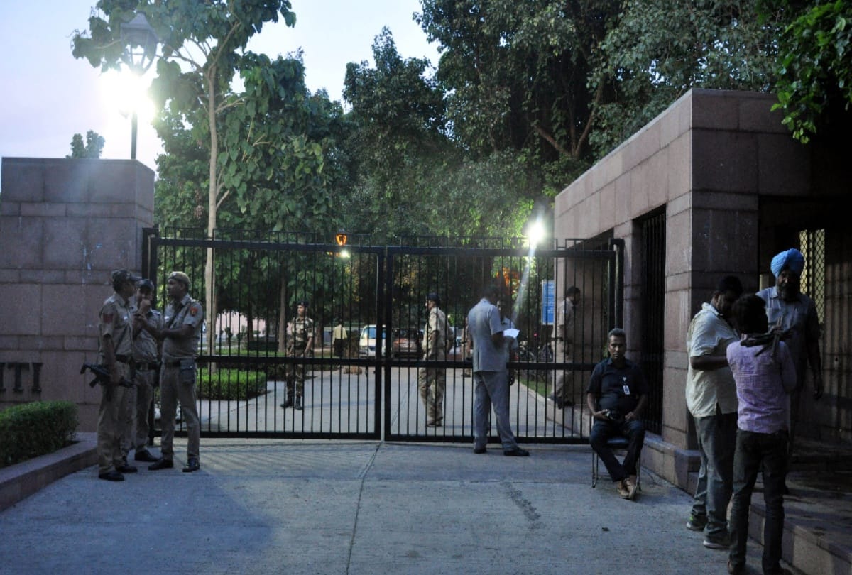 atal bihari vajpayee trance to be built between nehru shastri memoir