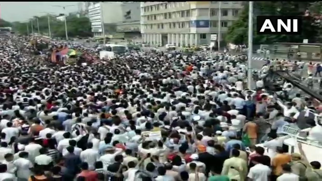 Thousands of people who reached Atal ji's last ride Gandhi's funeral, two million people