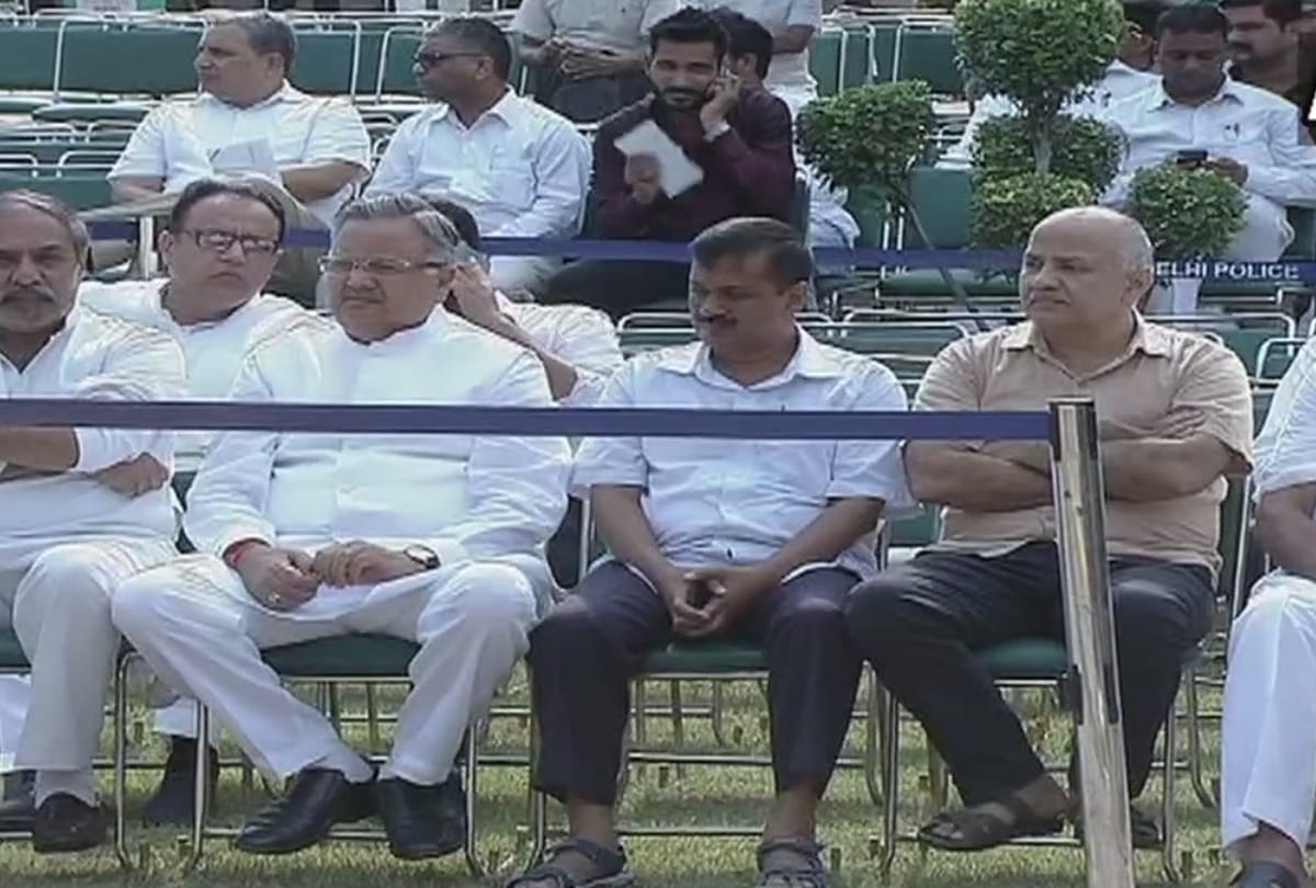 former pm atal bihari vajpayee last rites at smriti sthal daughter namita lit fire to pyre