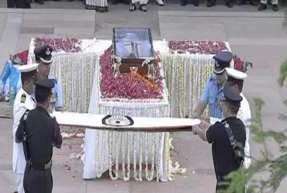 former Prime Minister atal bihari vajpayee funeral emotional photos in Delhi