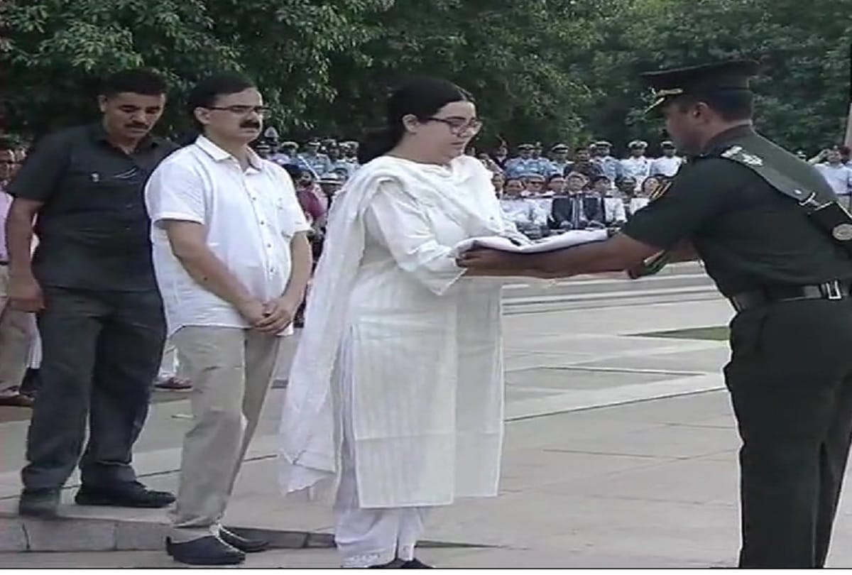 former Prime Minister atal bihari vajpayee funeral emotional photos in Delhi