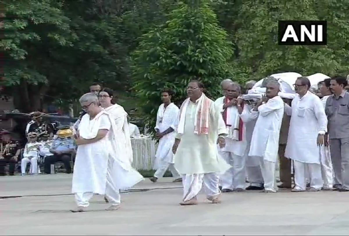 former Prime Minister atal bihari vajpayee funeral emotional photos in Delhi