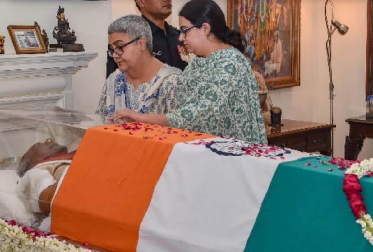 Daughters performed last rites Atal Bihari Vajpayee Sushma Swaraj Gopinath Munde Govind pansare