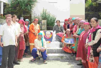 On the demise of atal bihari vajpayee people chanted Gayatri Mantra in manali