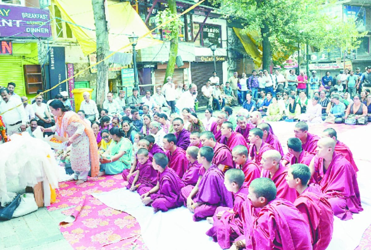 On the demise of atal bihari vajpayee people chanted Gayatri Mantra in manali