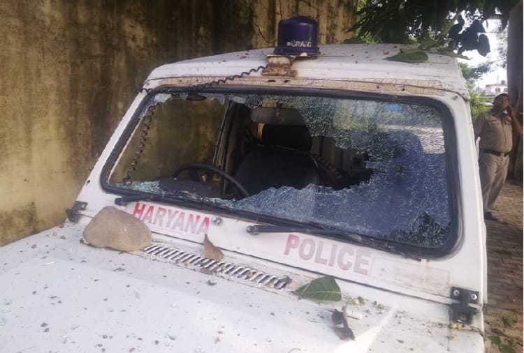 Attack in Ranjeetpur post and Fire on many vehicles