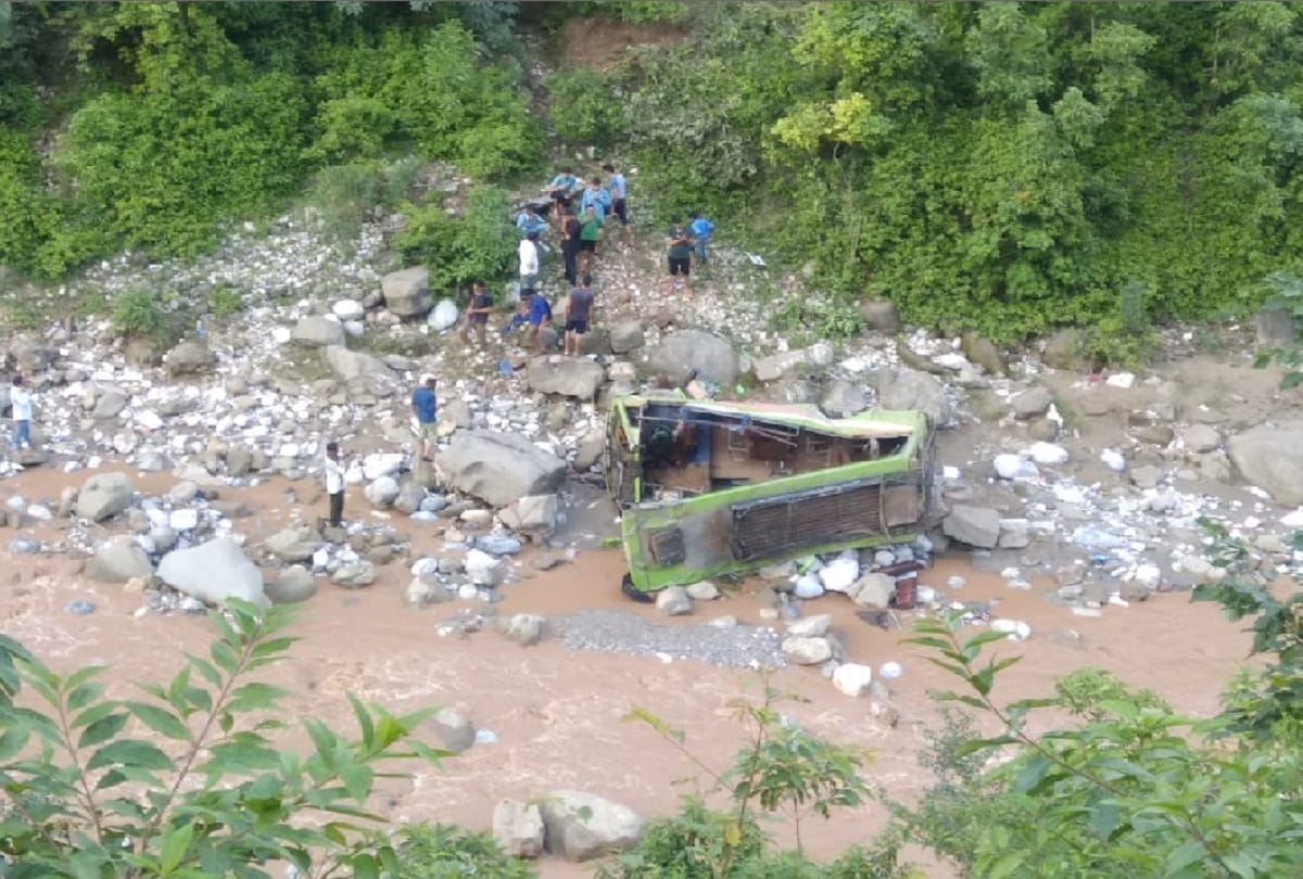 mini bus turtled in katra jammu kashmir several seriously injured
