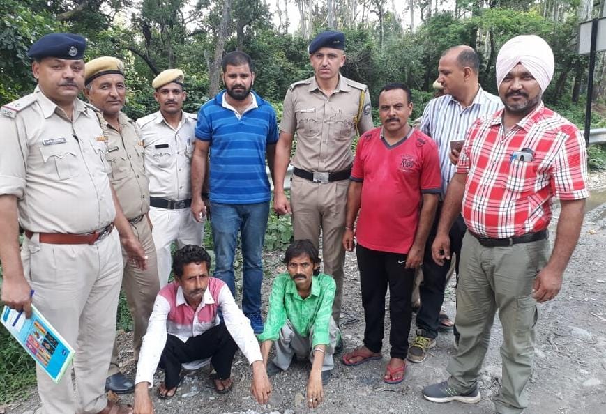 नशीले कैप्सूलों के साथ दो लोग दबोचे