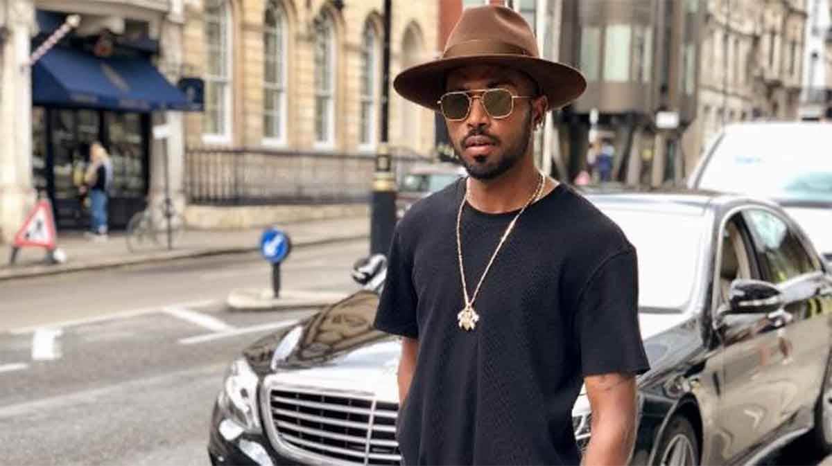 hardik pandya surprises his father after returning to home