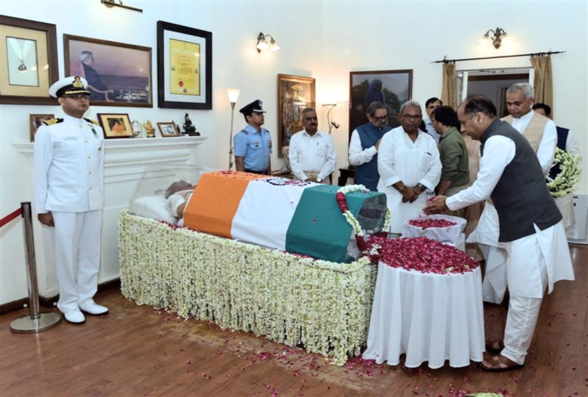 Governor and Chief Minister pays floral tribute to Atal Bihari Vajpayee
