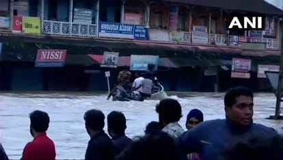 Kerala Flood: PM Modi will visit state today in evening and talk to Pinarayi Vijayan
