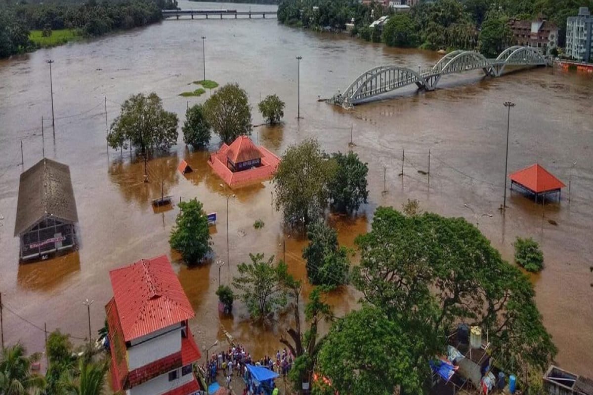 Kerala Flood: PM Modi will visit state today in evening and talk to Pinarayi Vijayan