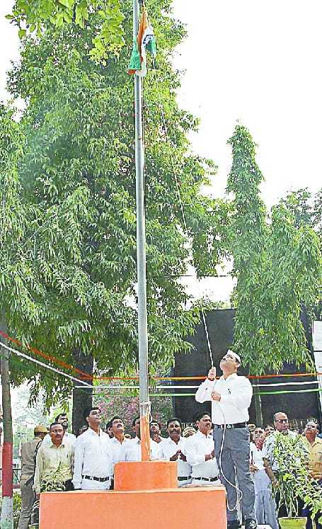 Proudly given the salami, wreathed tricolor from Shaan