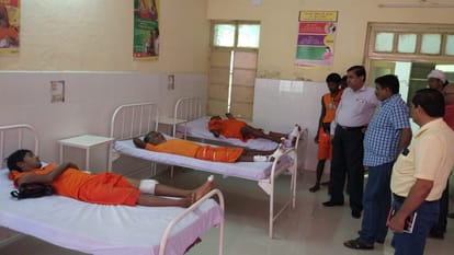 DCM truck trunover on raod at vindhyachal 19 injured