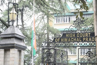 national flag bent in the honor of former atal bihari vajpayee