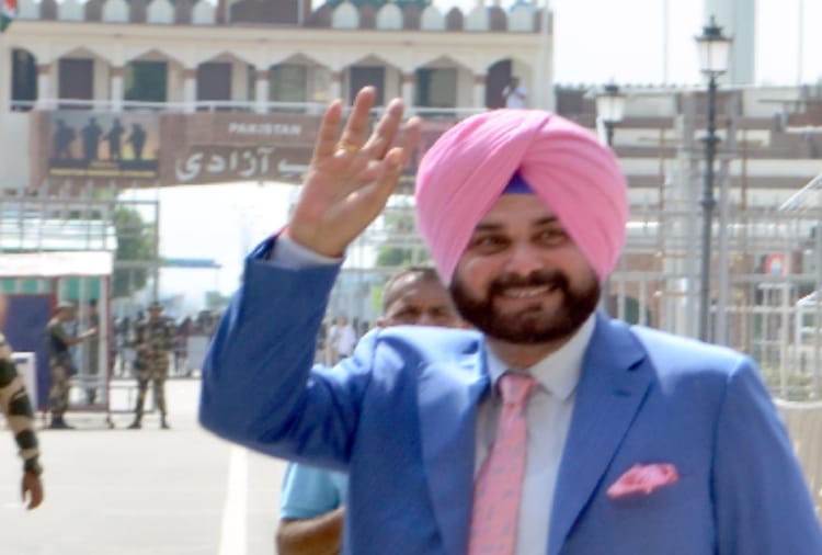 Navjot Singh Siddhu go to Pakistan for join Imran Khan's Oath ceremony