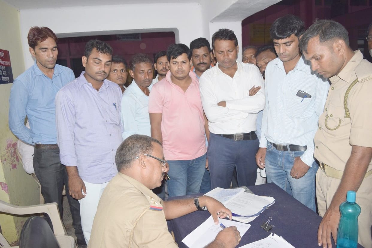 Two lekhpal from Bhadohi killed in road accident at mirzapur