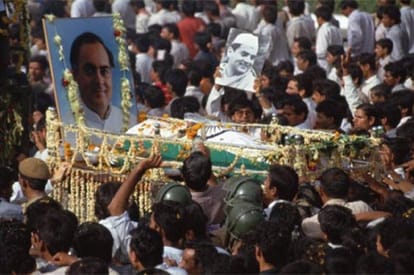 Thousands of people who reached Atal ji's last ride Gandhi's funeral, two million people