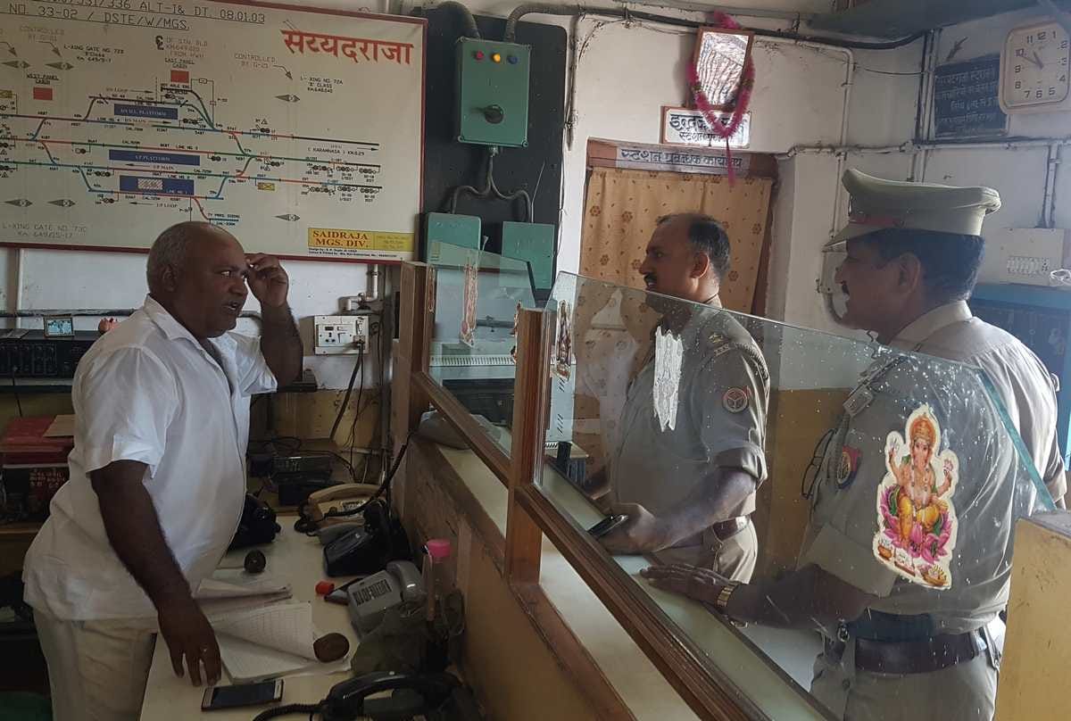 Angry passengers thrown stone on goods train