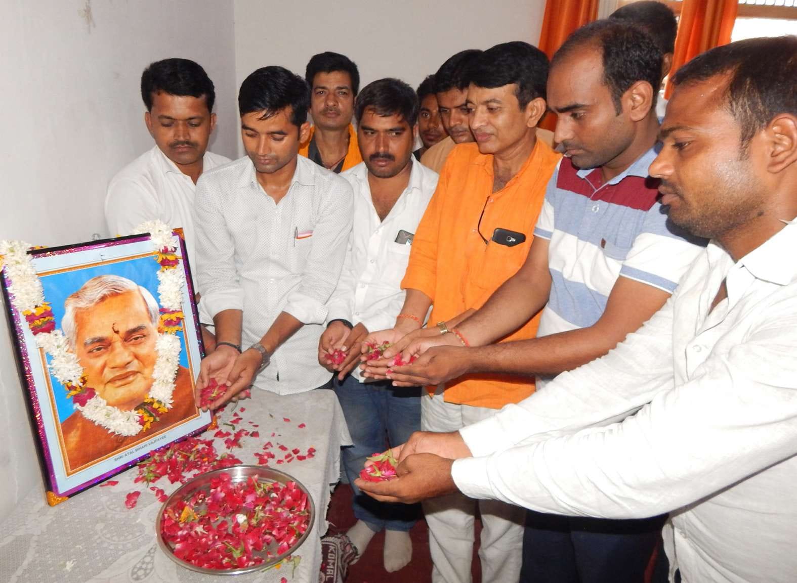 sadness in purvanchal after atal bihari vajpayee death and cremation