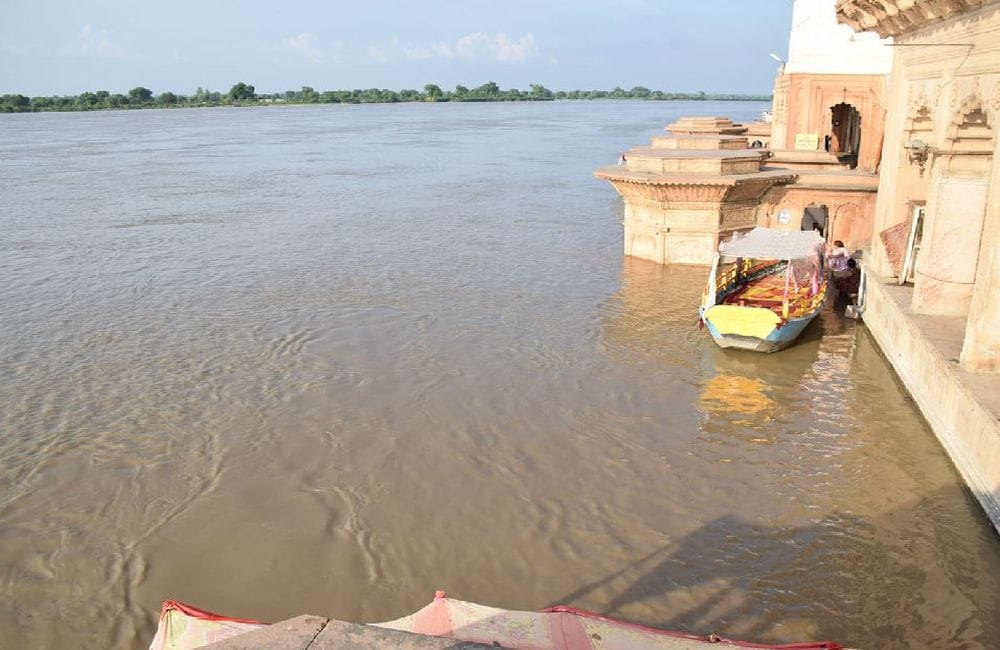 Yamuna water level cross warning mark in mathura