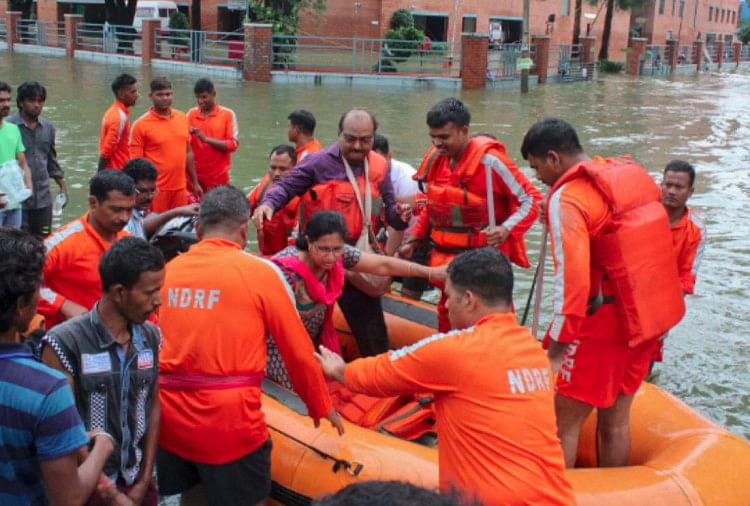 एनडीआरएफ ने बाढ़ से जूझ रहे केरल में अब तक का सबसे बड़ा अभियान छेड़ा ...