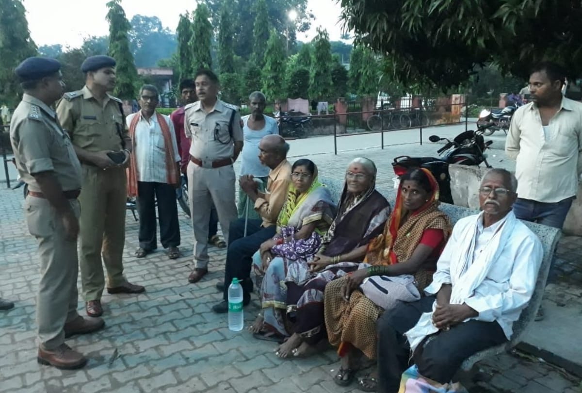 many devotees injured in bus accident in ambedkar nagar