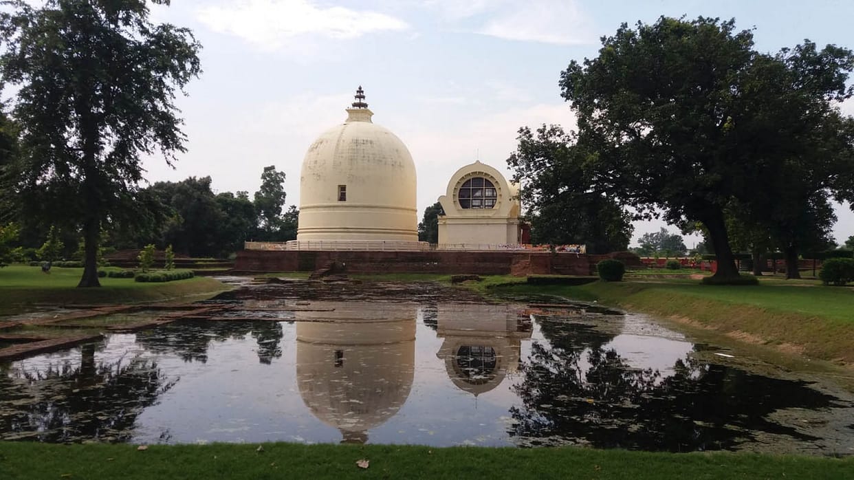 बारिश के पानी में डूबे धरोहर