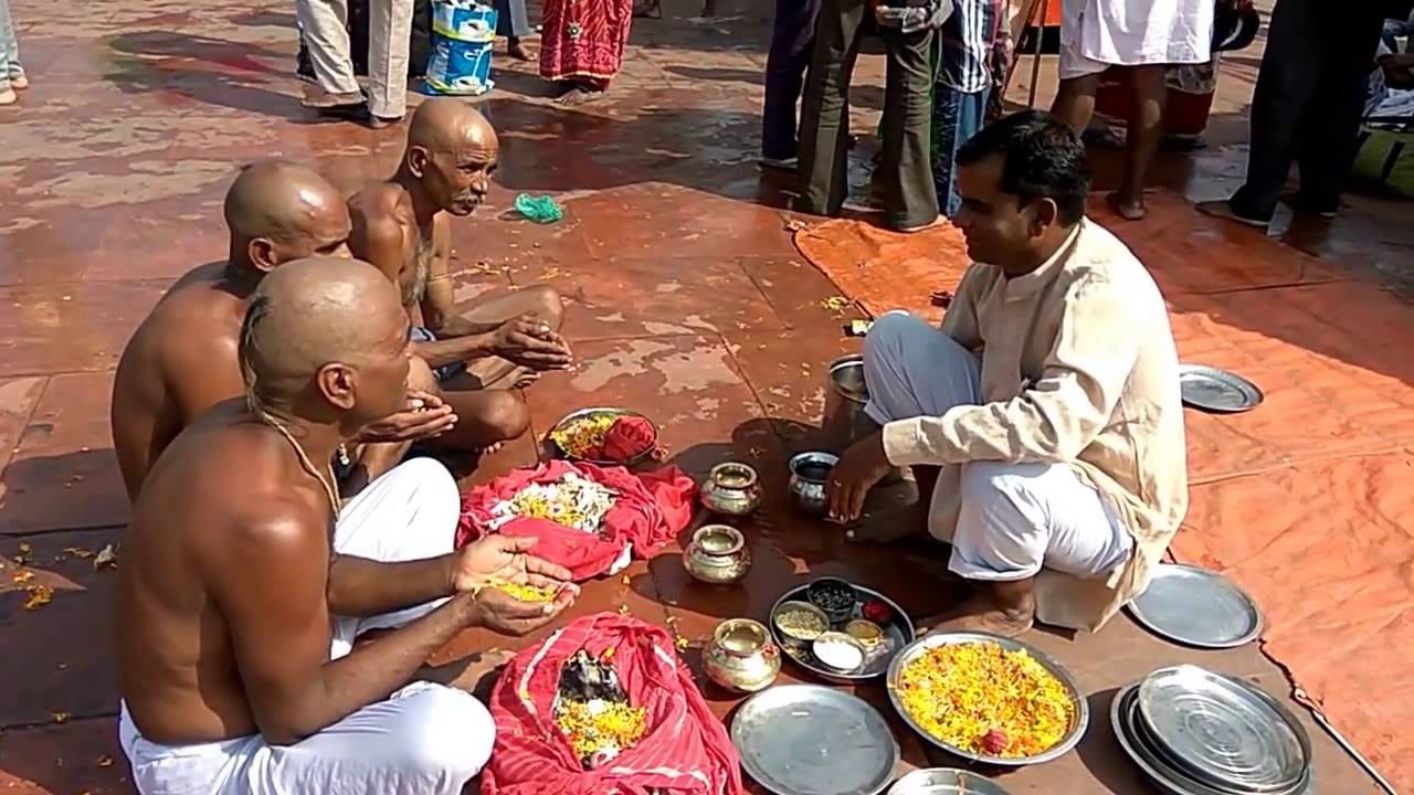 immersion of ashes in ganga at brahma kund, haridwar