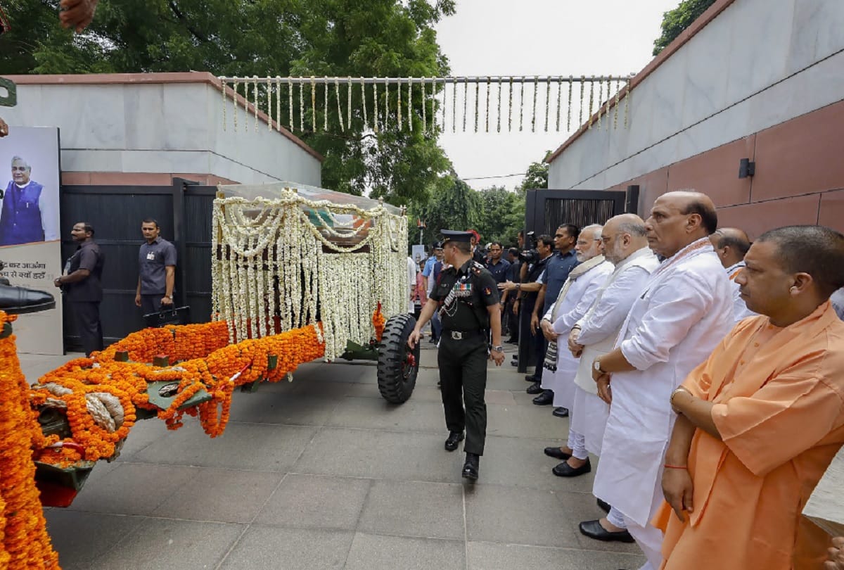 last visit of Atal Bihari Vajpayee, roads became pink due to flowering