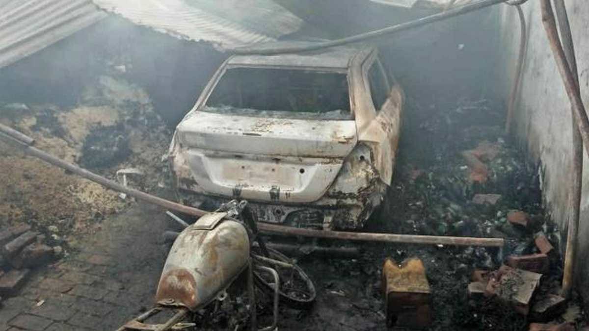 Fire in grocery store in mau