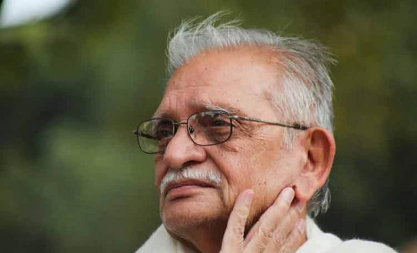 Beautiful lines by Gulzar on pain and love