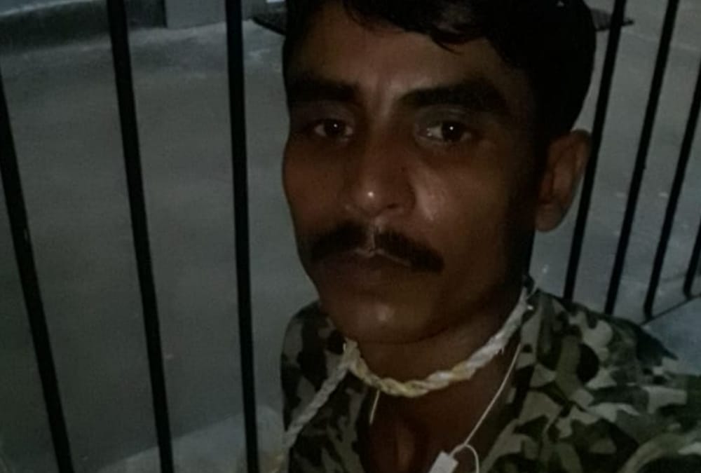 A man commits suicide in lucknow university.