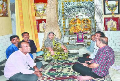 चौक के इसी मंदिर में अटल जी पढ़ते भी थे और पढ़ाते भी