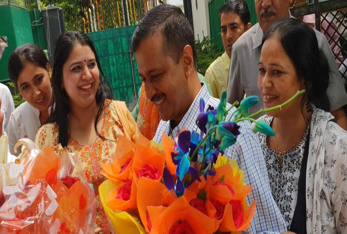 viral truth investigation kejriwal cuts cake on his birthday after atal ji death is fake