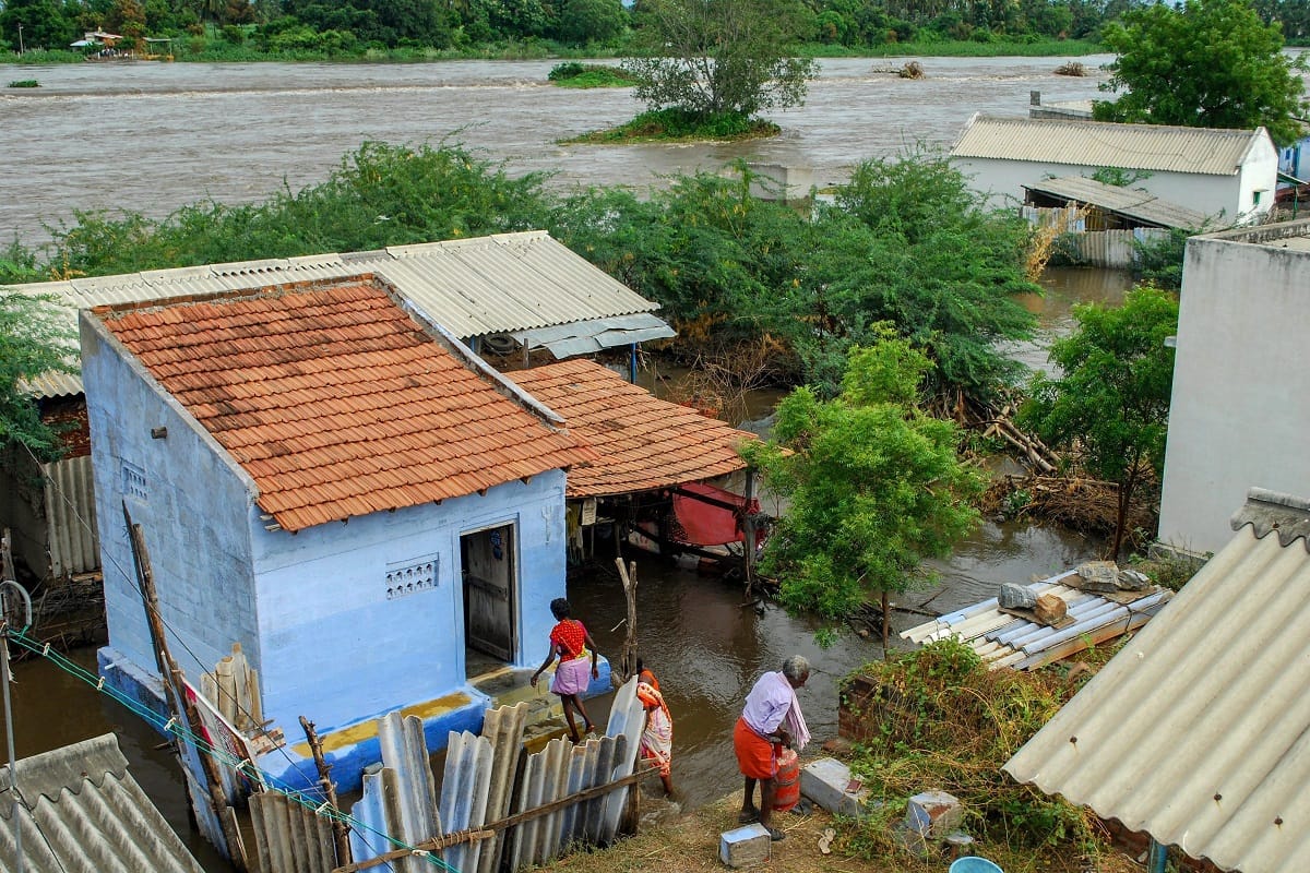 Several states have extended their help to Kerala,Giving relief and financial help