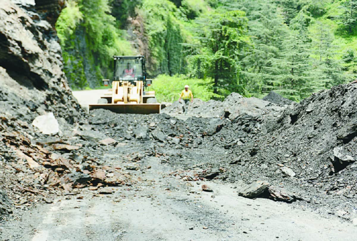 Landslide on kangra shimla highway