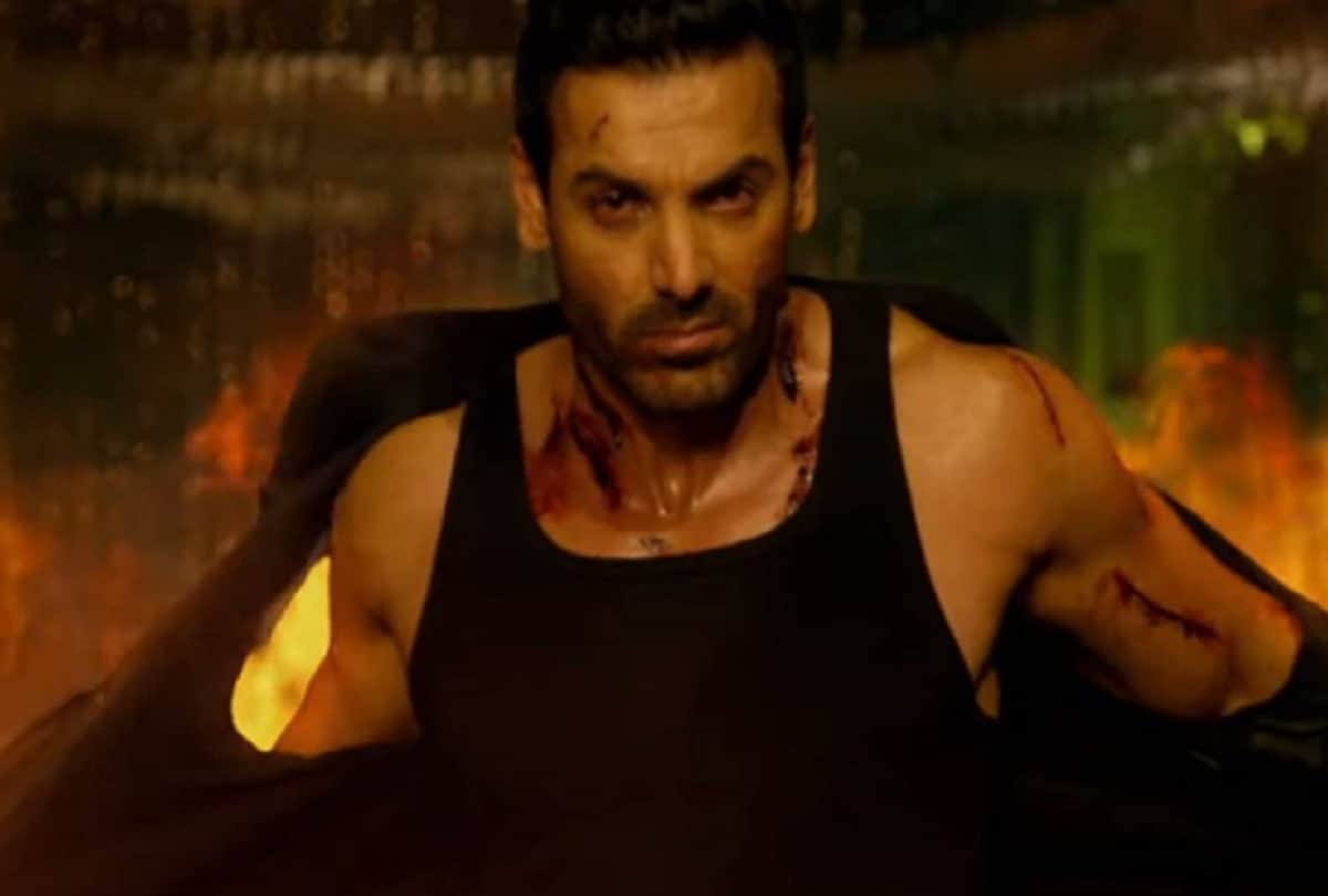 Akshay Kumar Gold and John Abraham Satyameva Jayate box office collection day 3