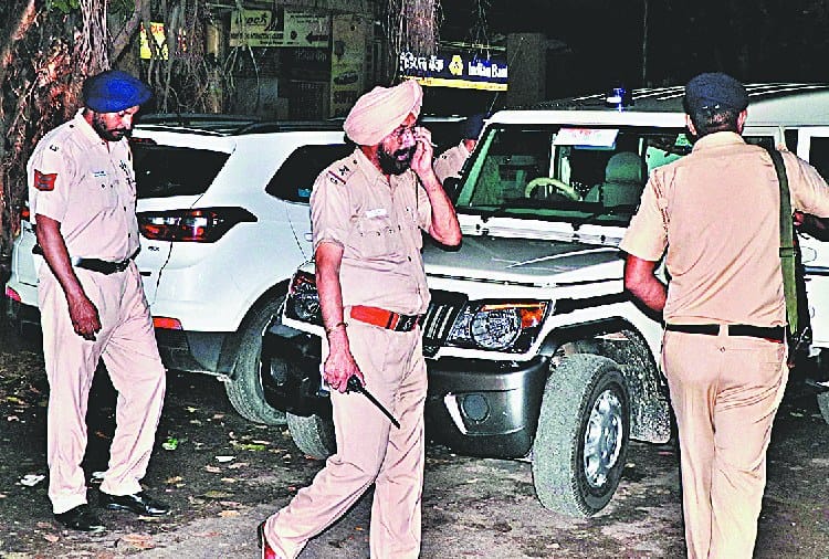 Purse Snatching in Chandigarh with Girl