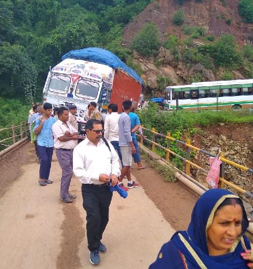 7 घंटे बंद रहा जालंधर-हमीरपुर एनएच